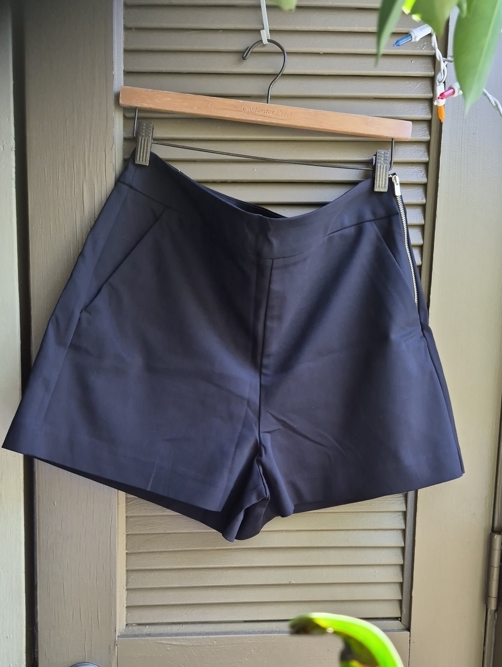 Lilly Pulitzer 3" Sarissa Stretch Short Black Cargo Shorts - Picture 2 of 7